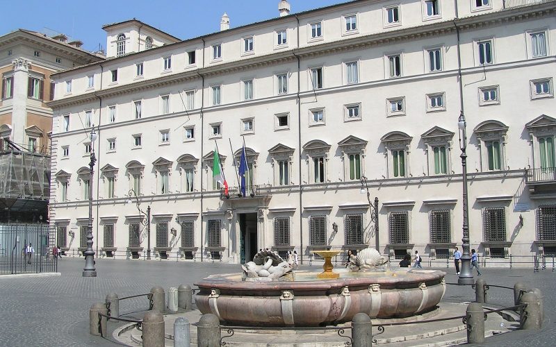Consiglio dei ministri, slitta la Manovra: trattativa con l&rsquo;Ue e nodo banche