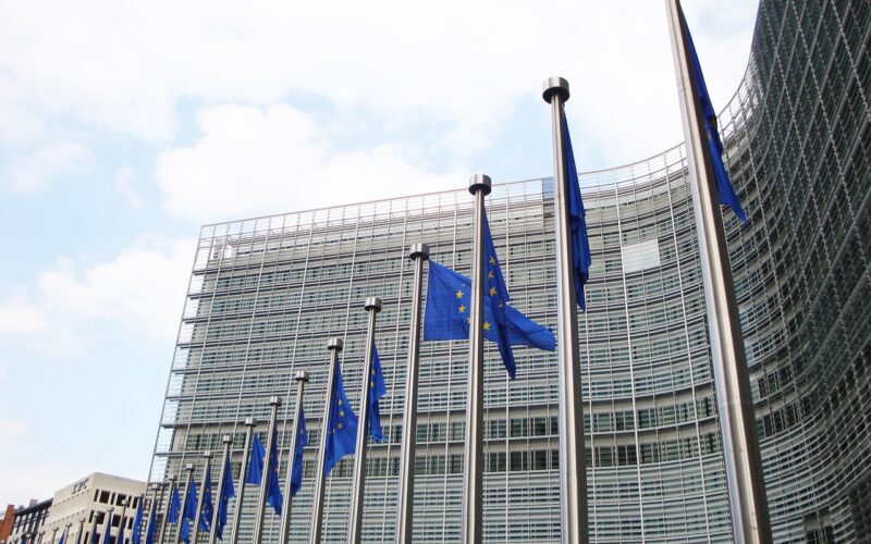 Energia e difesa, Bruxelles apre alla clausola di salvaguardia: dialogo con l’Italia