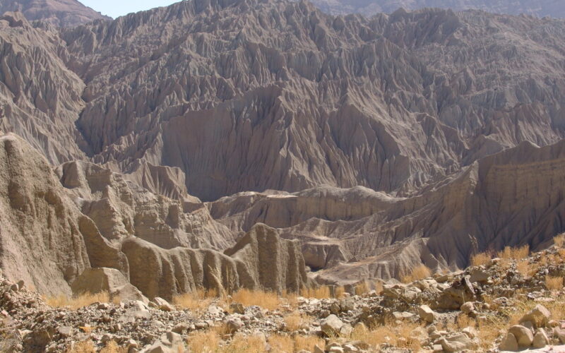 Iran: negoziati al decollo in Pakistan, mentre Artemis II ammarra nel Pacifico