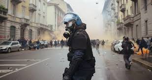 No alla violenza ma non si sottovaluti il malessere sociale
