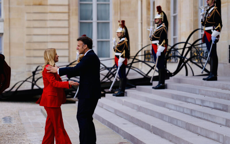 Le traiettorie della politica, interna e non, si muovono