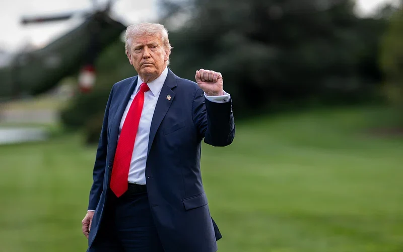 Iran: la missione di Trump in Cina ‘congela’ conflitto e negoziati, ma non i prezzi
