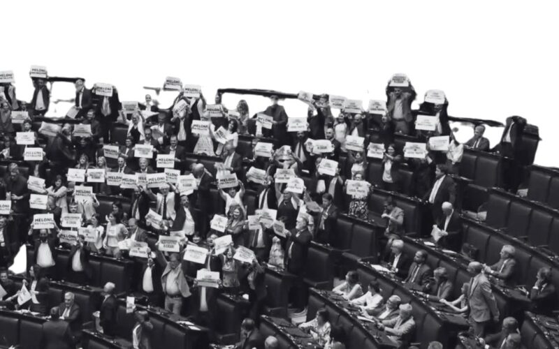 La maggioranza tiene, la coalizione meno